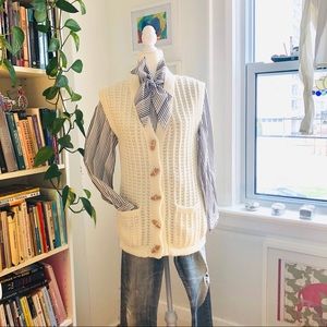 Vintage boho cream knit vest wood buttons